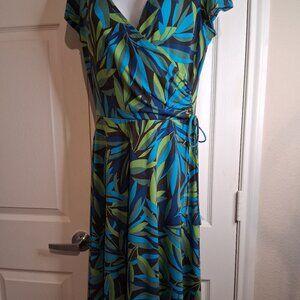 VAN HEUSEN Multicolor Cap Sleeves Dress V Neck Faux Wrap Bodice Size 8 Pre-loved